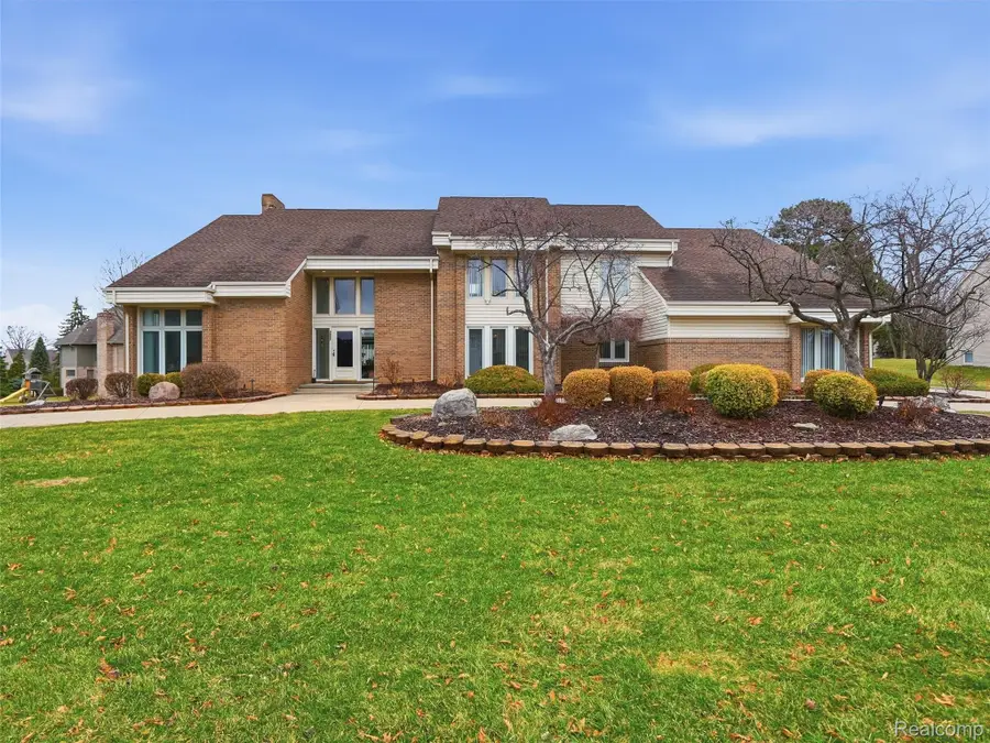 3827 Manchester Court, Bloomfield, MI 48302 - #2