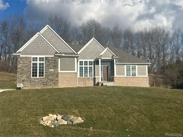 8848 Stonewall E, Clarkston, MI 48348