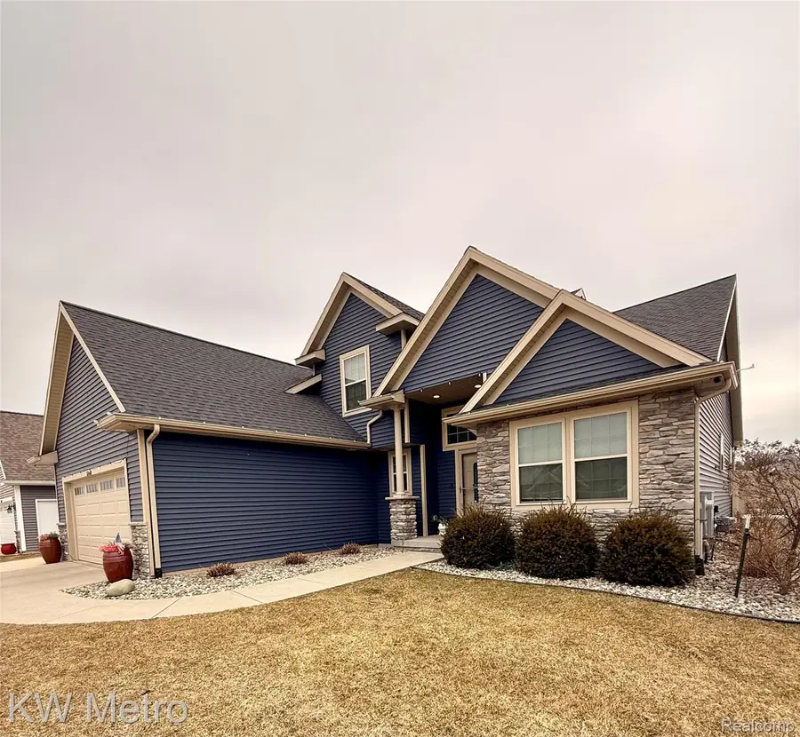 5760 Stone Briar Lane S, Freeland, MI 48623 - #3