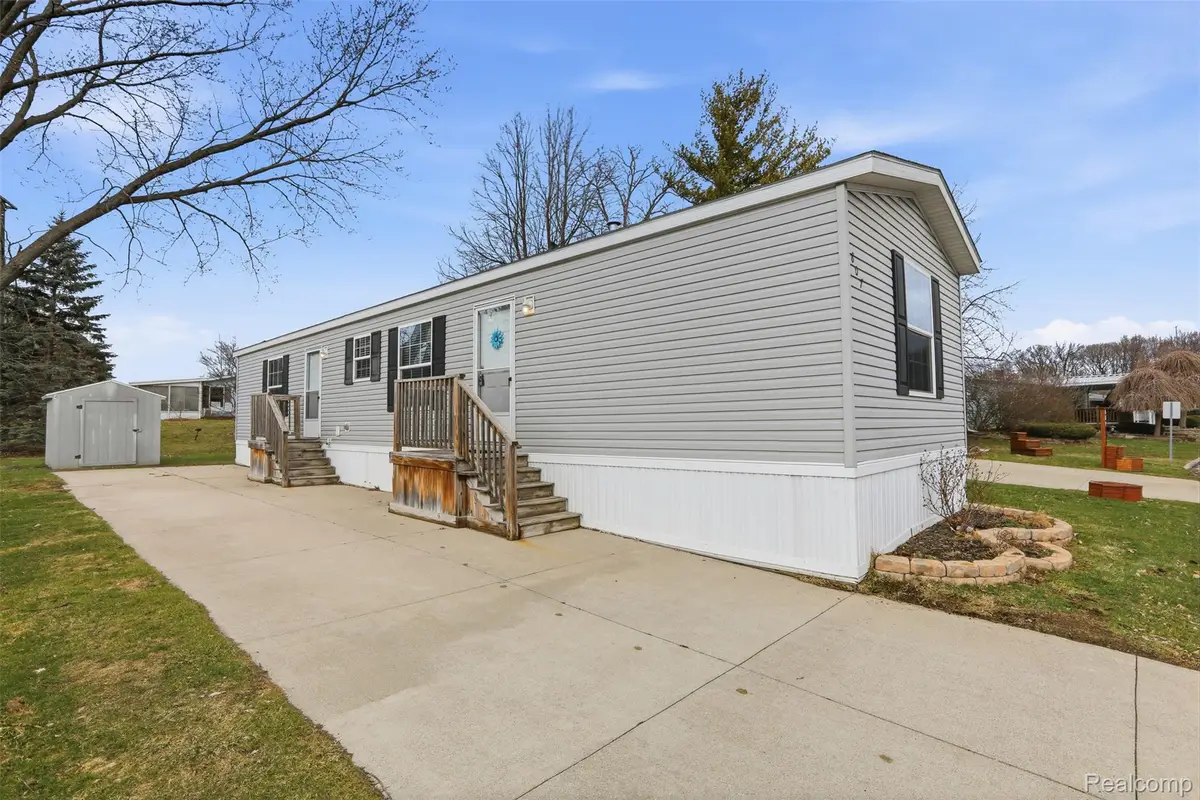 807 Swan Street, Rochester Hills, MI 48309 - #1