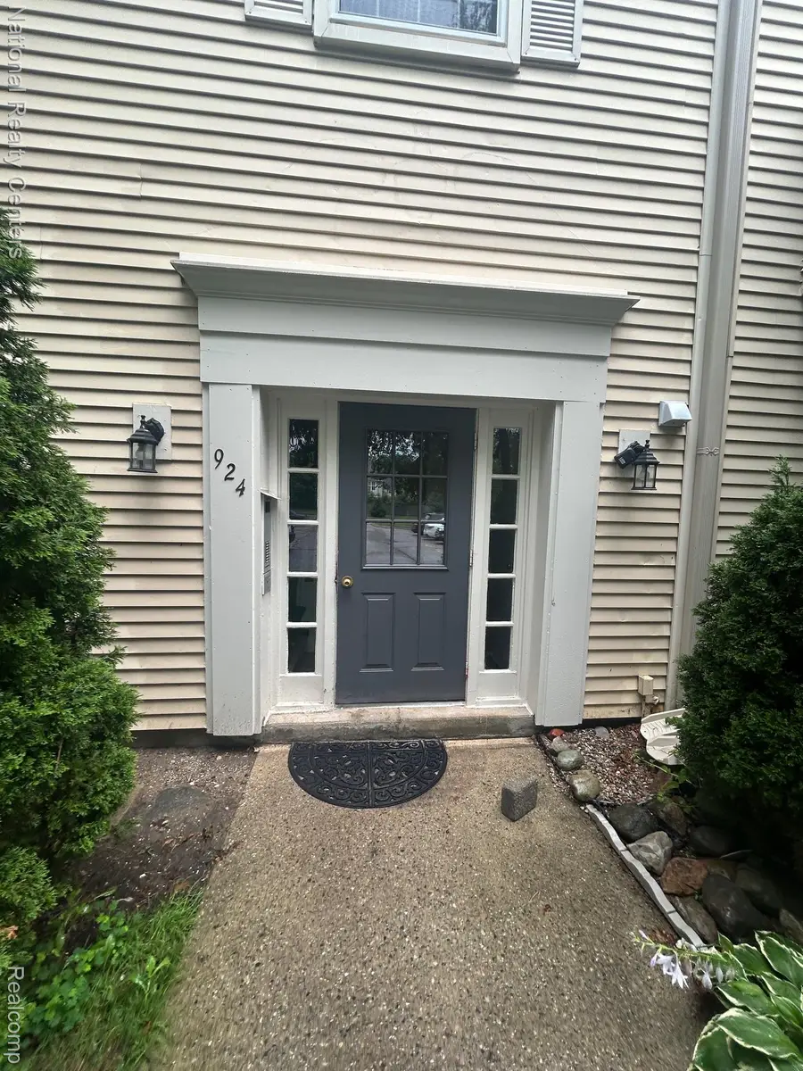924 Chestnut Hill Drive #A, Auburn Hills, MI 48326 - #2