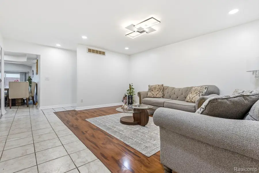 36217 Jeffrey Drive, Sterling Heights, MI 48310 - #2