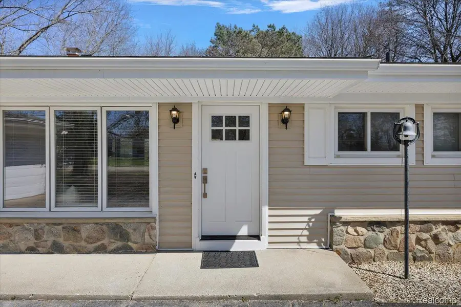 32430 Nottingham Knolls, Farmington Hills, MI 48334 - #2