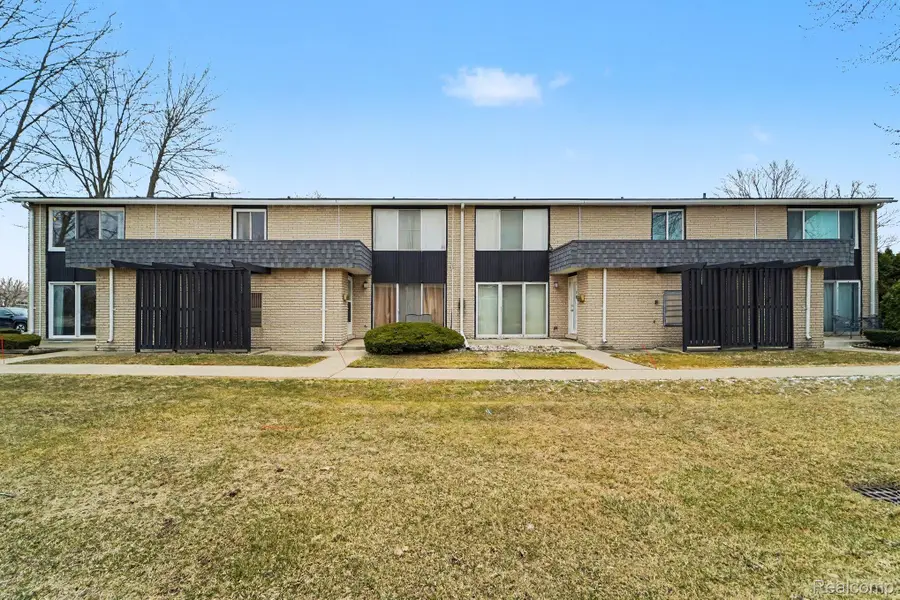 8691 Kennedy Circle #Unit 4, Warren, MI 48093 - #2