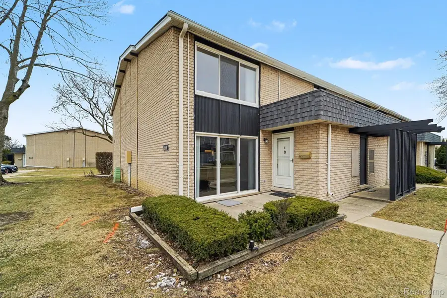 8691 Kennedy Circle #Unit 4, Warren, MI 48093 - #3