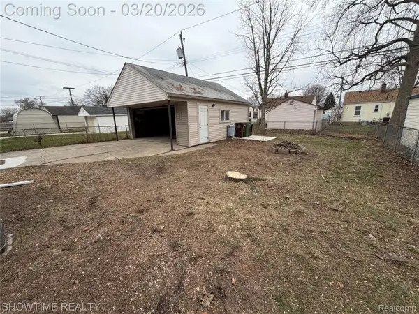 12200 Helen Street, Southgate, MI 48195