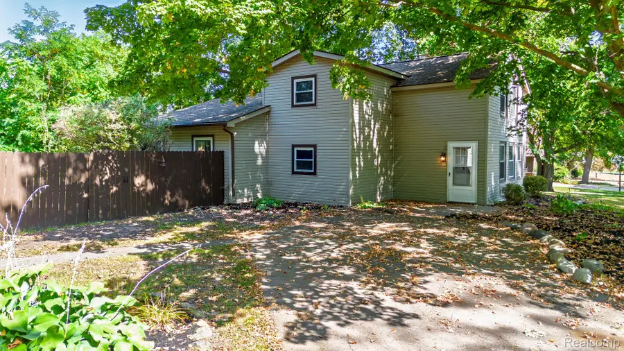 716 Commercial Street, Commerce Township, MI 48382 - #3