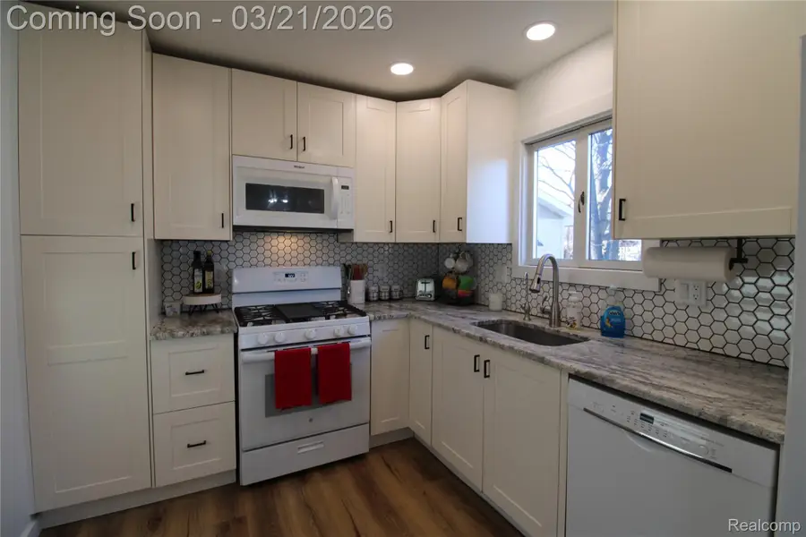 43 Doremus Avenue, Waterford, MI 48328 - #2