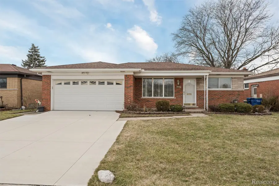 30507 Moulin Ave Avenue, Warren, MI 48088 - #2