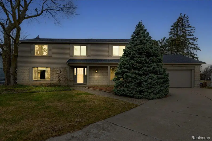 25339 Crown Point Court, Farmington Hills, MI 48335 - #2