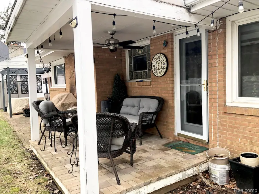 638 Maxine Street, Flint, MI 48503 - #3