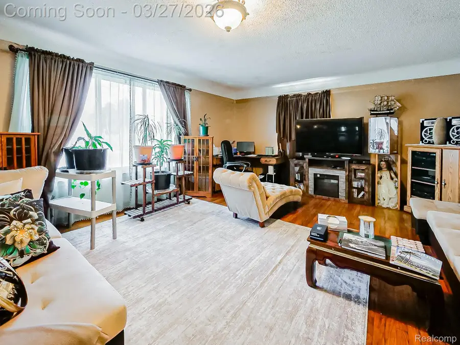 115 W Elza Avenue, Hazel Park, MI 48030 - #2