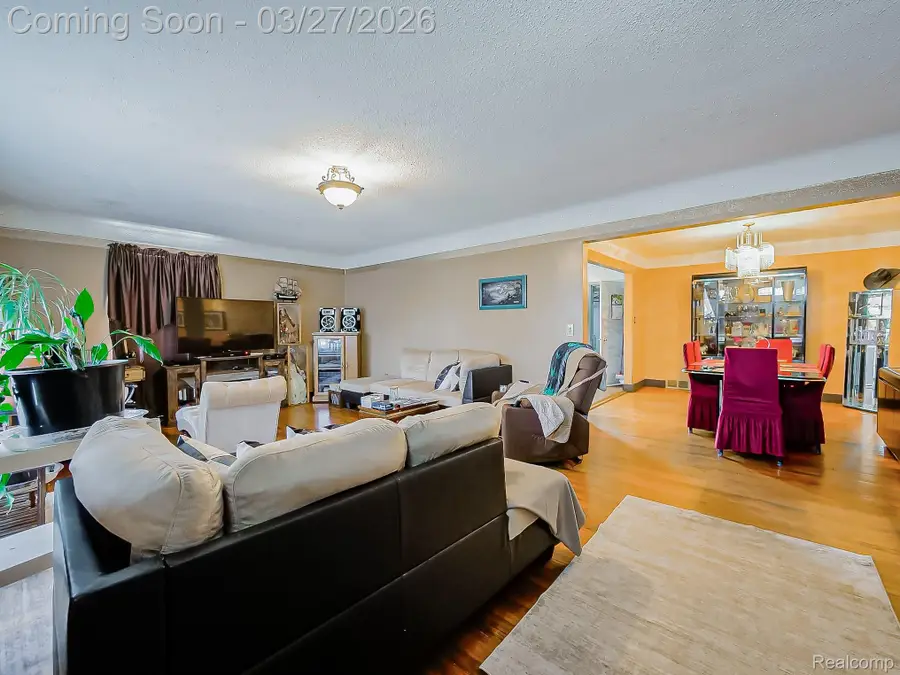 115 W Elza Avenue, Hazel Park, MI 48030 - #3