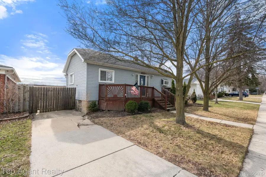 22228 Bon Heur Street, Saint Clair Shores, MI 48081 - #2