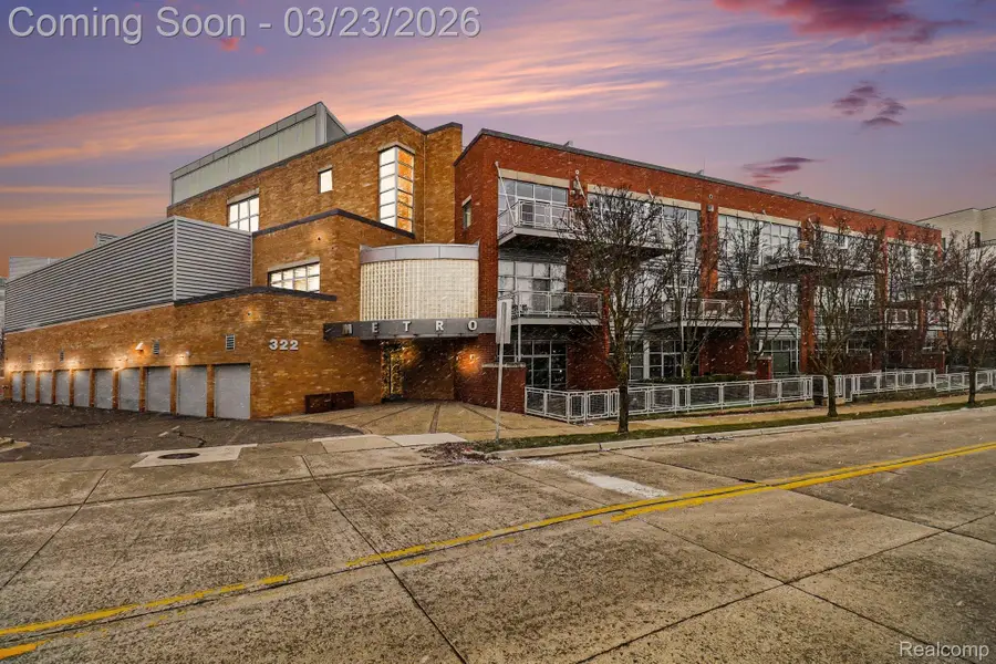 322 E Harrison Avenue, Royal Oak, MI 48067 - #2