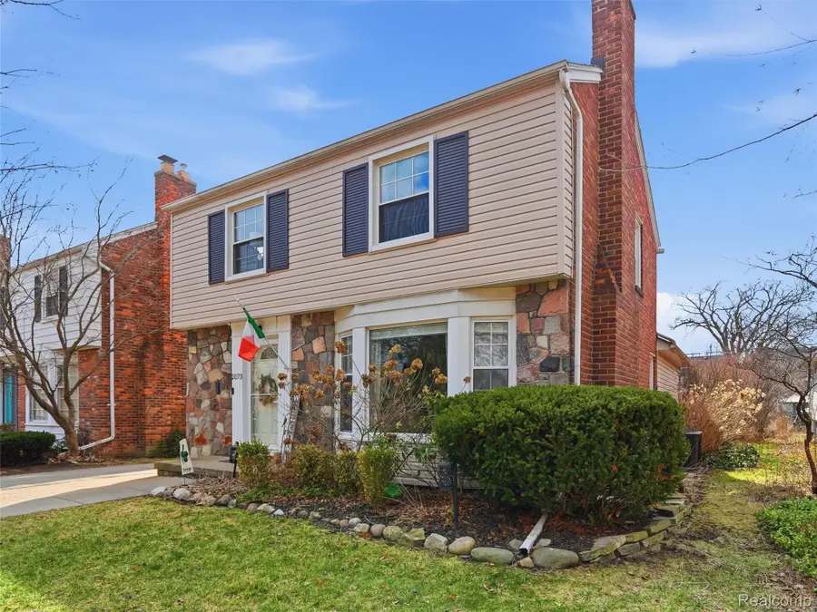 2073 Lochmoor Boulevard, Grosse Pointe Woods, MI 48236 - #2