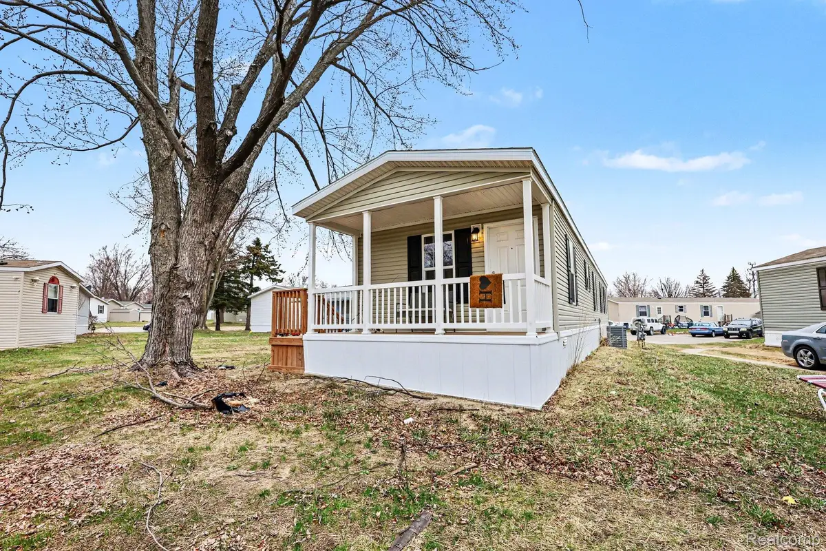 49611 Au Lac Dr E, Chesterfield, MI 48051 - #1