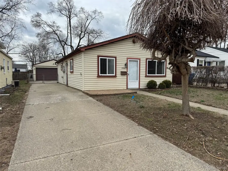 29045 Howard Avenue, Madison Heights, MI 48071 - #2