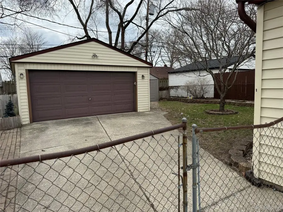 29045 Howard Avenue, Madison Heights, MI 48071 - #3