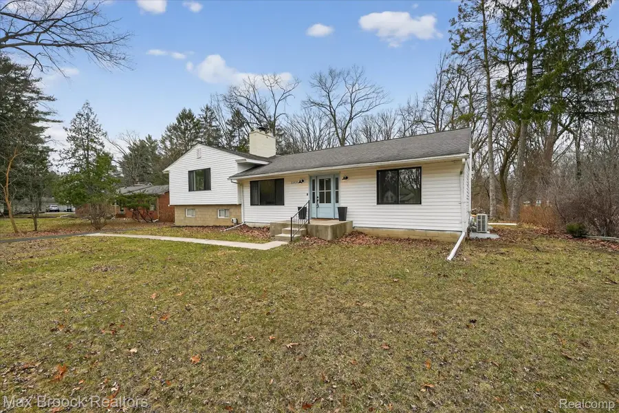 22525 Riverdale Drive, Southfield, MI 48033 - #3