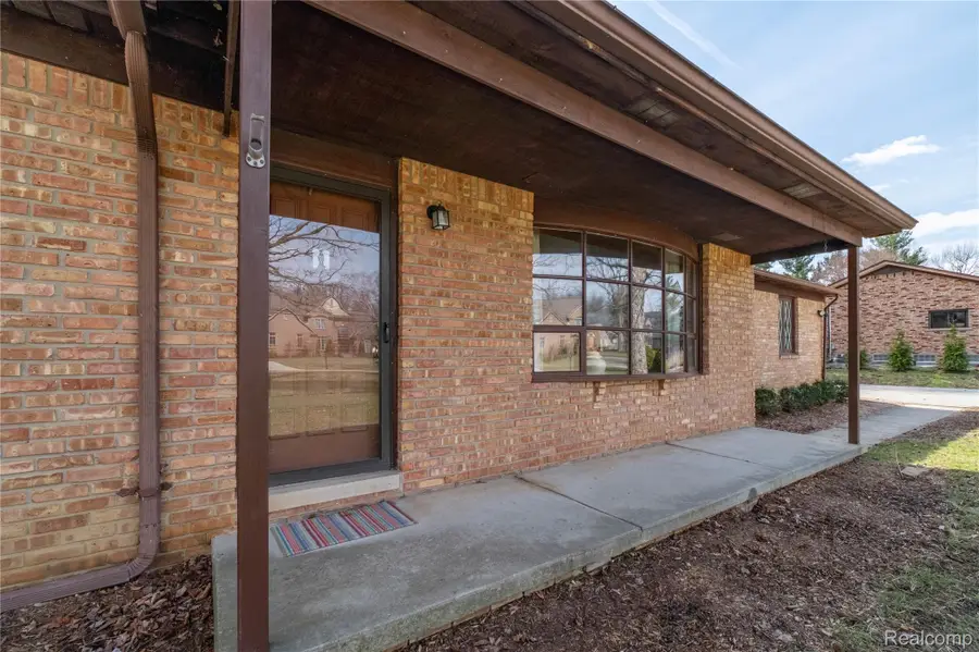 37715 Saint Martins Street, Livonia, MI 48152 - #2