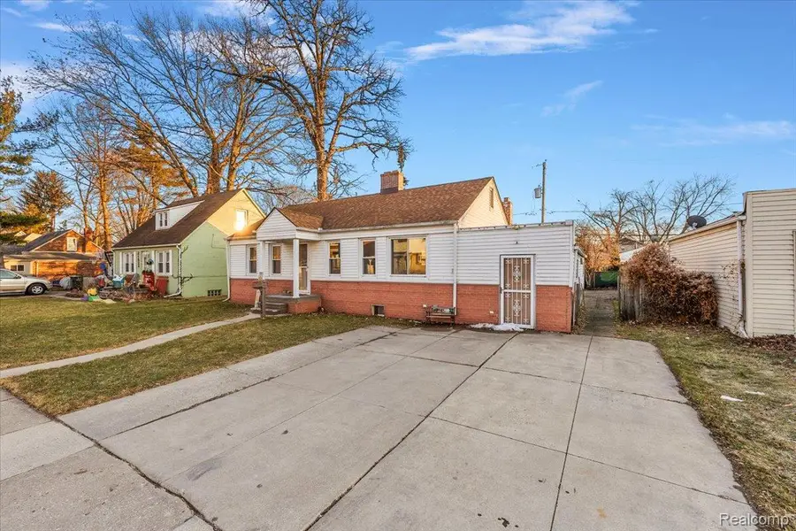 21520 Harper Lake Avenue, Saint Clair Shores, MI 48080 - #3