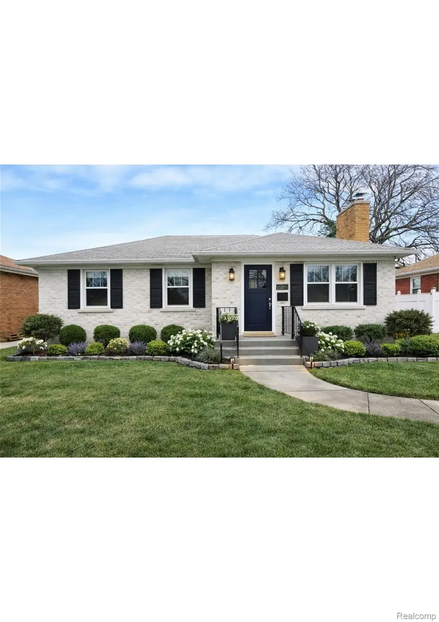 17619 Sprenger Avenue, Eastpointe, MI 48021 - #3