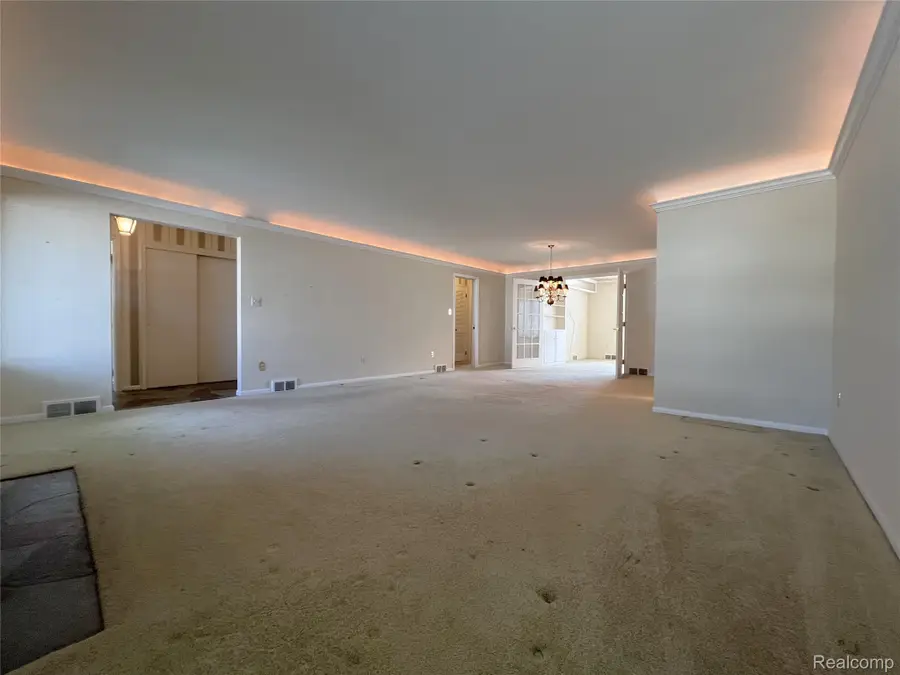 505 Anita Avenue, Grosse Pointe Woods, MI 48236 - #3