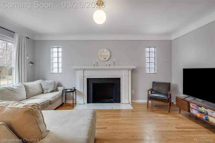 20631 Lochmoor Street, Harper Woods, MI 48225 - #2