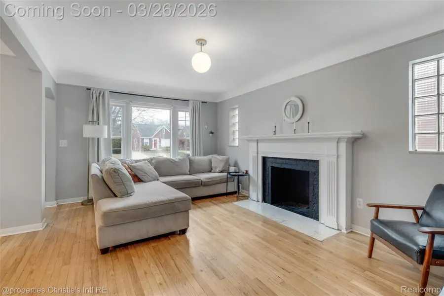 20631 Lochmoor Street, Harper Woods, MI 48225 - #3