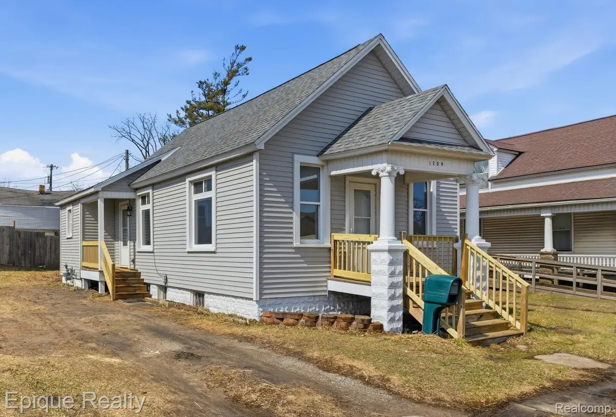 1209 10th Avenue, Port Huron, MI 48060 - #1