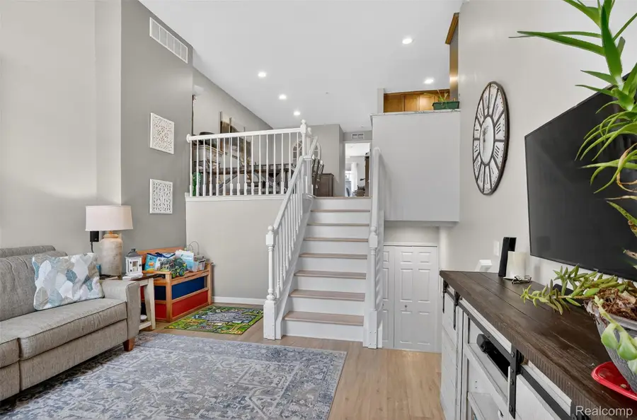 143 E Bay Drive, Walled Lake, MI 48390 - #3