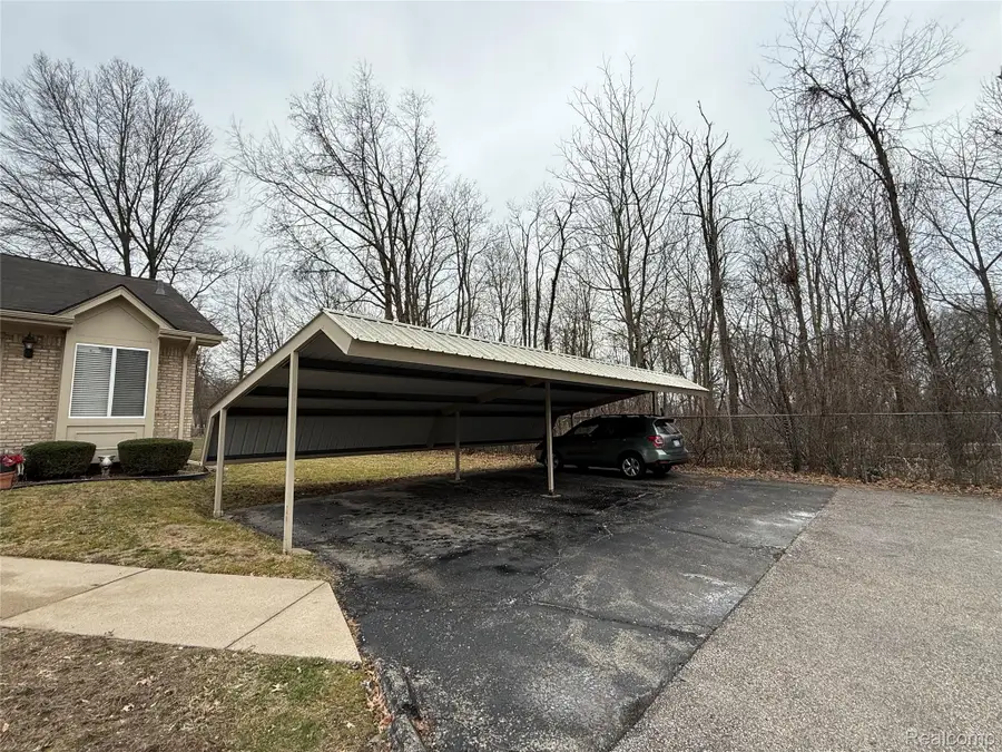 30800 Plum Lane Drive, Madison Heights, MI 48071 - #2
