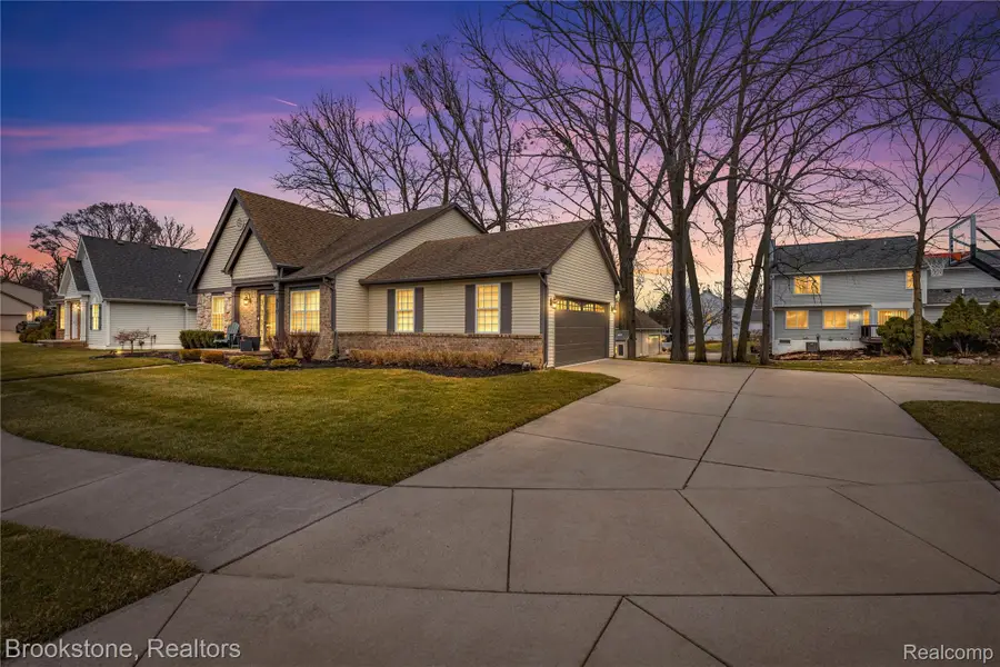 510 Woodland Hills Drive, Walled Lake, MI 48390 - #2