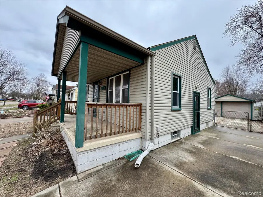 24425 Lehigh Street, Dearborn Heights, MI 48125 - #2