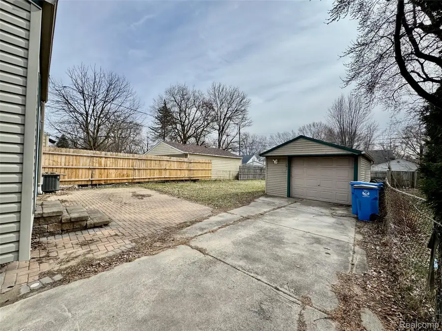 24425 Lehigh Street, Dearborn Heights, MI 48125 - #3
