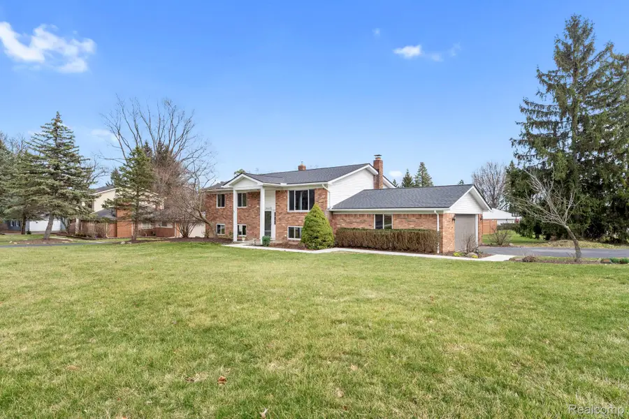 36445 Quakertown Lane, Farmington, MI 48331 - #2
