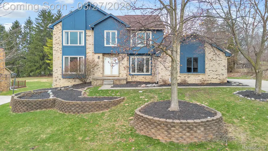 25515 Hunt Club Boulevard, Farmington Hills, MI 48335 - #3