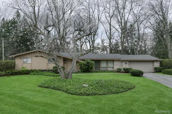 6974 Woodside Trail, WestBloomfield, MI 48322