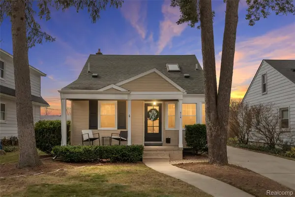 218 S Gainsborough Avenue, RoyalOak, MI 48067