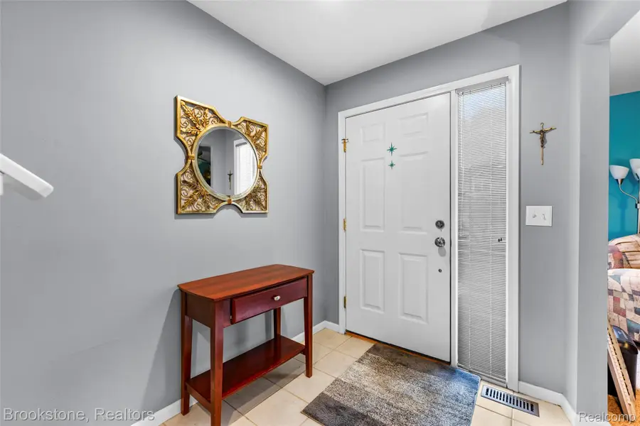 19512 Stanford Lane #7, Roseville, MI 48066 - #3