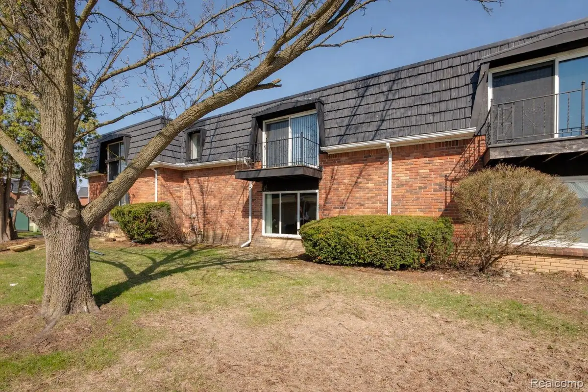 1866 Colonial Village Way #1, Waterford, MI 48328 - #1