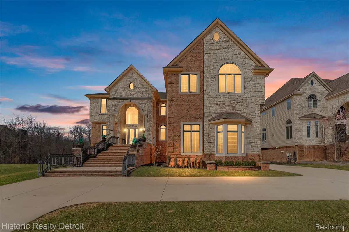 5695 N Branford Drive N, West Bloomfield, MI 48322 - #1