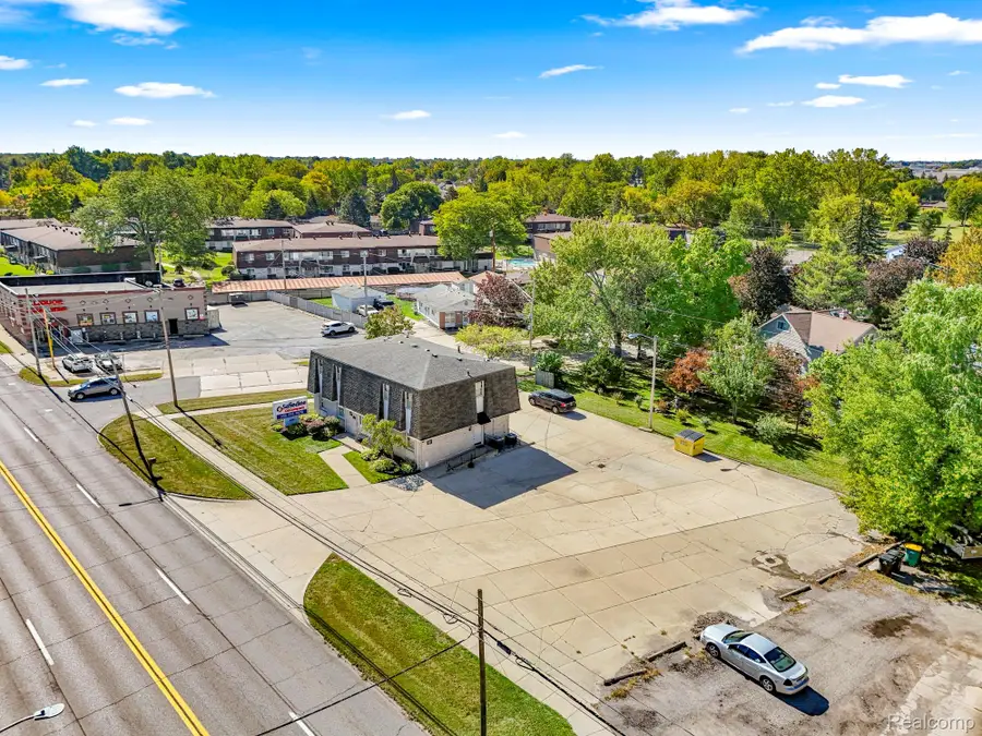 30401 Utica Road, Roseville, MI 48066 - #2