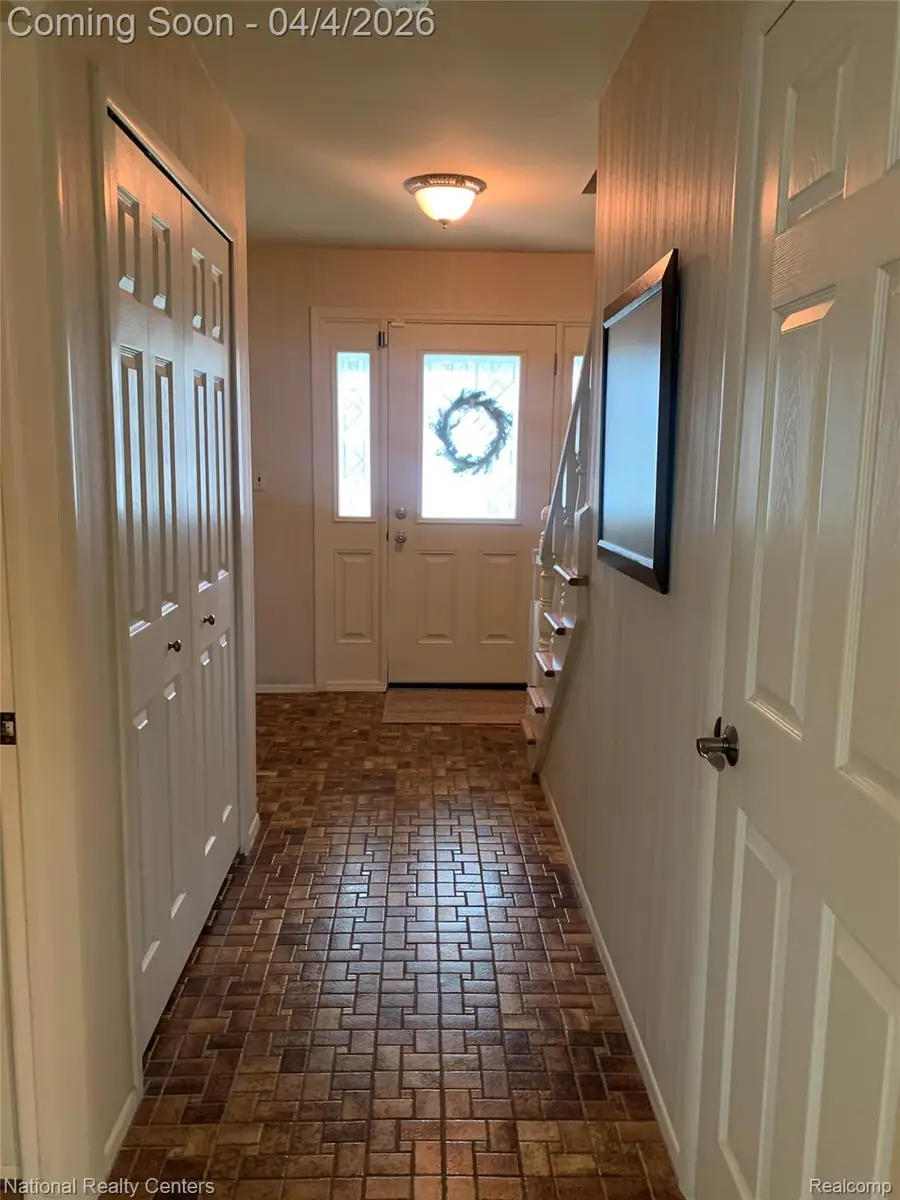 37254 Munger Drive E, Livonia, MI 48154 - #2