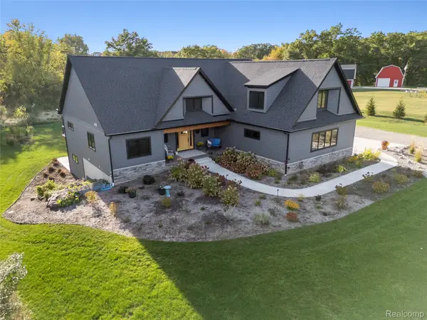 1920 Woodcreek Drive, Brighton, MI 48114