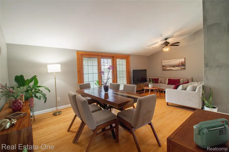 28781 Ravenwood Street, Farmington, MI 48334 - #3