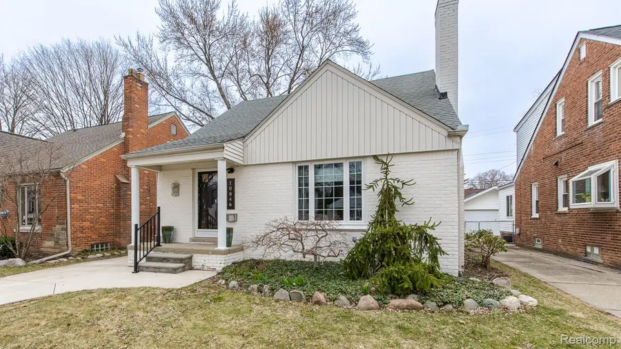 10846 Hart Avenue, Huntington Woods, MI 48070 - #3