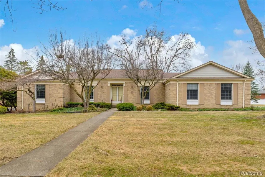 19010 Lacrosse Avenue, Lathrup Village, MI 48076 - #2