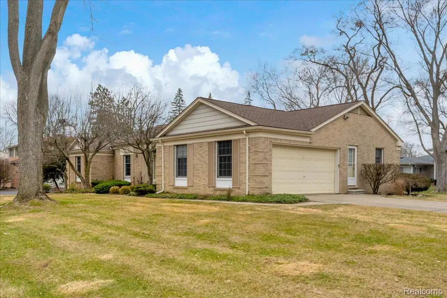 19010 Lacrosse Avenue, Lathrup Village, MI 48076 - #3